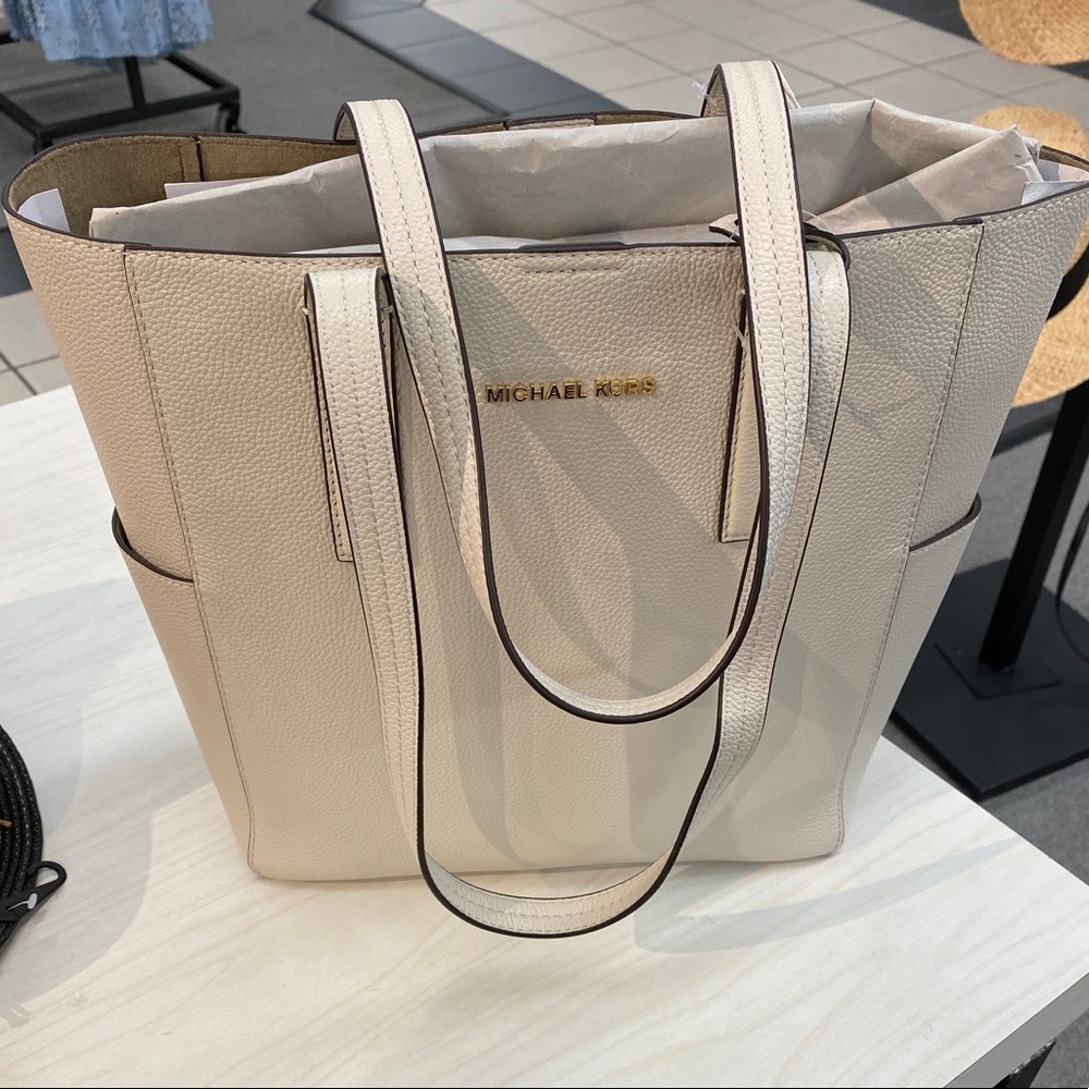 Authentic Brand new Micheal Kors bag 100% original